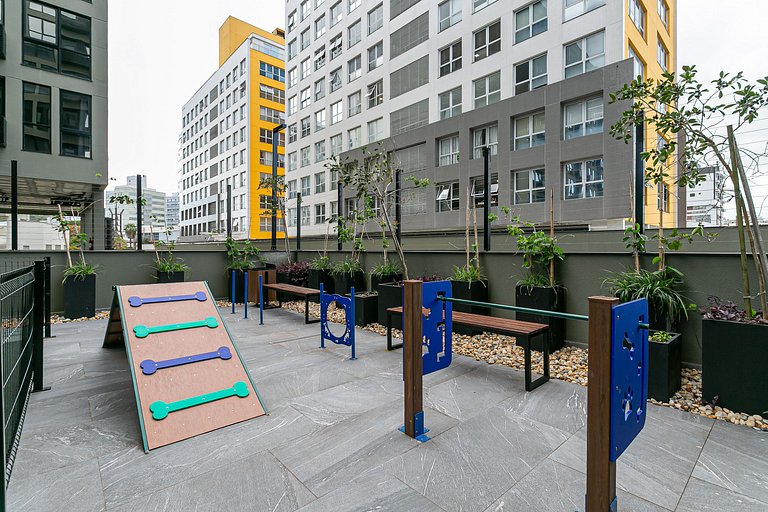 Viva trindade em frente à UFSC, prédio completo com food-hal