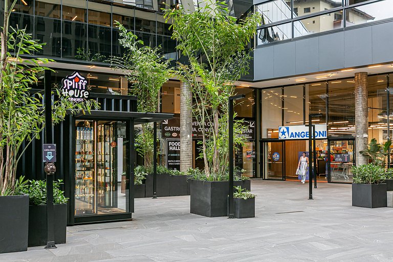 Viva trindade em frente à UFSC, prédio completo com food-hal