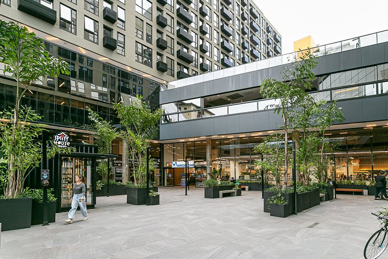 Viva trindade em frente à UFSC, prédio completo com food-hal