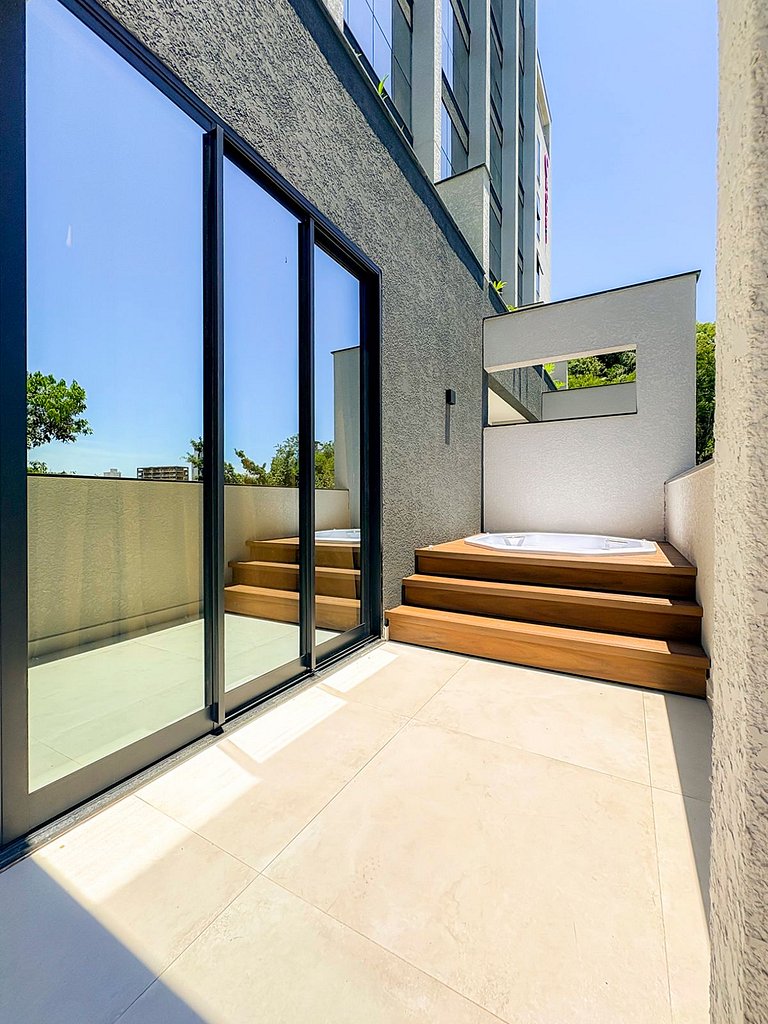 Ap amplo com terraço, ao lado da Vila Germânica