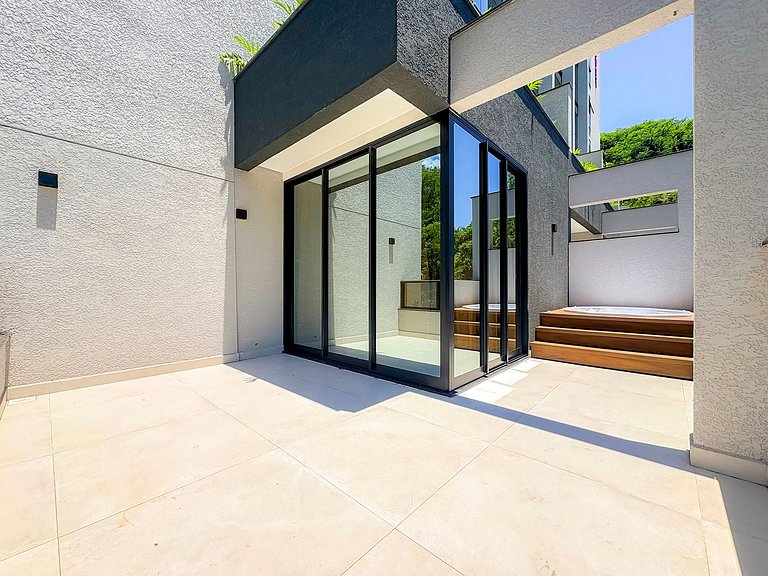 Ap amplo com terraço, ao lado da Vila Germânica