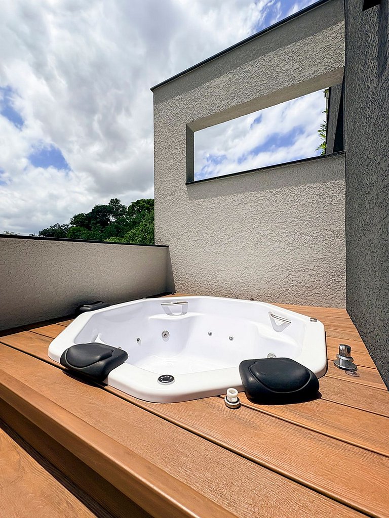 Ap amplo com terraço, ao lado da Vila Germânica