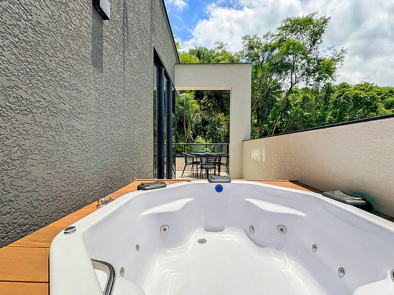 Ap amplo com terraço, ao lado da Vila Germânica